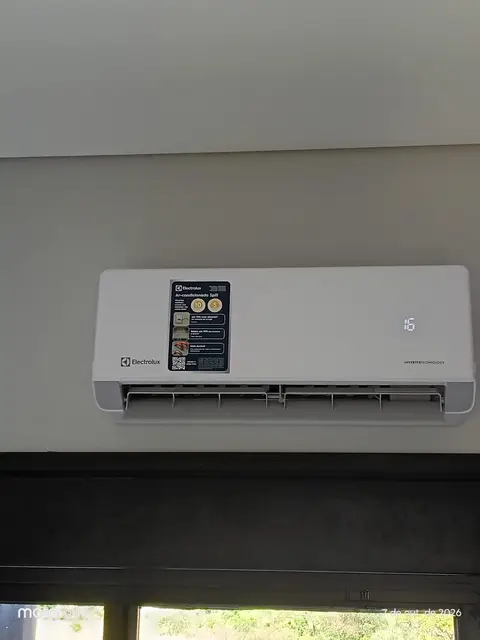 Ar-condicionado split instalado pela MM-AR na parede interna