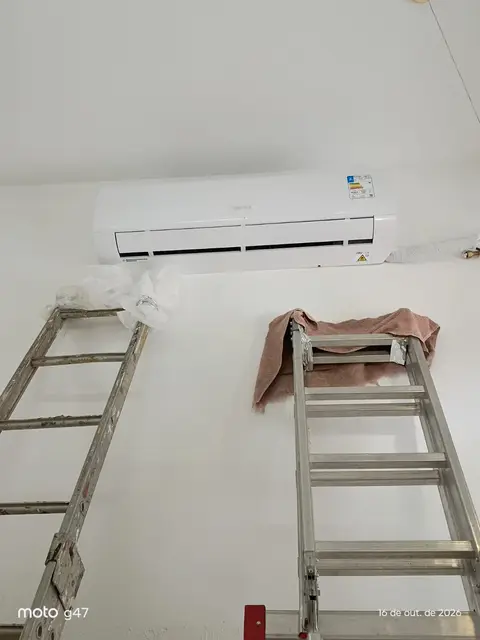 Ar-condicionado split instalado pela MM-AR na parede interna