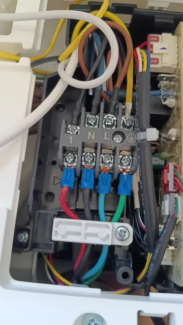 Limpeza e manutenção de ar-condicionado feita pela MM-AR