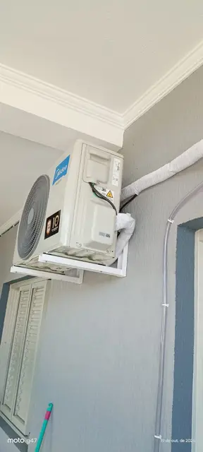 Unidade externa de ar-condicionado instalada pela MM-AR